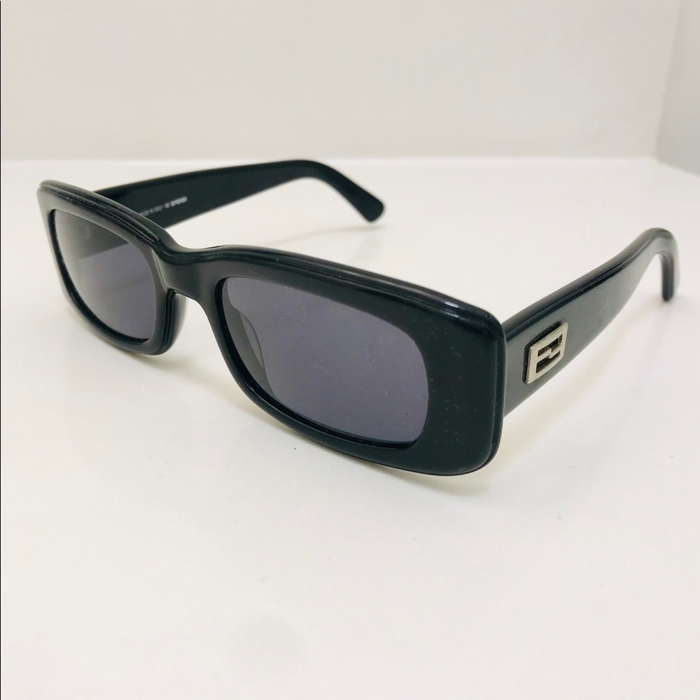 Fendi throwback sunglasses